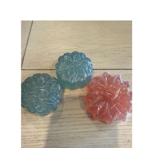 NEW‎ 3 Crabtree & Evelyn glycern soaps Poinsettia Sugar plum